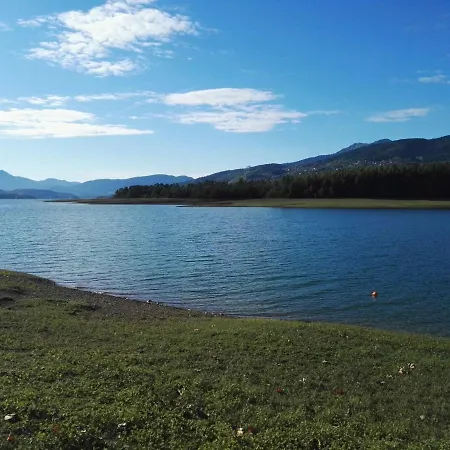 Cosy House, μια ανάσα πριν τη λίμνη 度假居