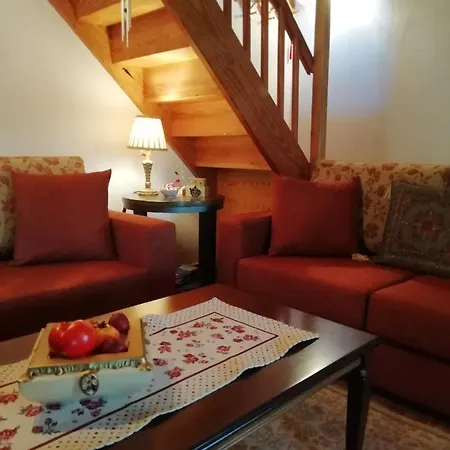 Cosy House, μια ανάσα πριν τη λίμνη 度假居 *