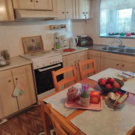 Cosy House, μια ανάσα πριν τη λίμνη Дом отдыха *