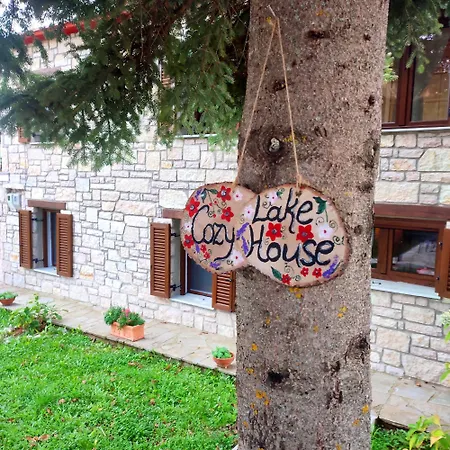 Cosy House, μια ανάσα πριν τη λίμνη Дом отдыха *