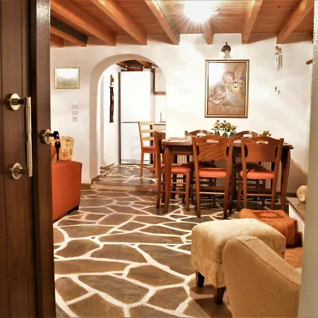 Cosy House, μια ανάσα πριν τη λίμνη 度假居 Kalívia